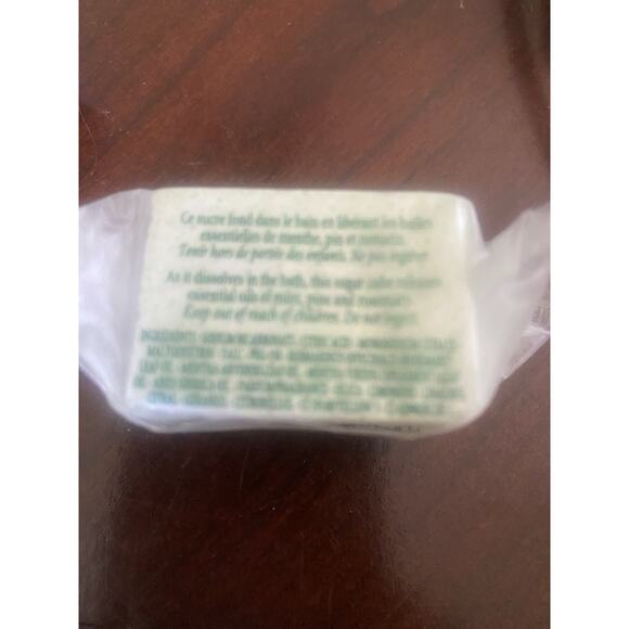 L'Occitane Effervescent Revitalizing Sugar Cube Bath Essential Oil Mint Rosemary - Picture 3 of 4